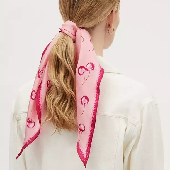 Coach cherry scarf - Picture 4 of 4